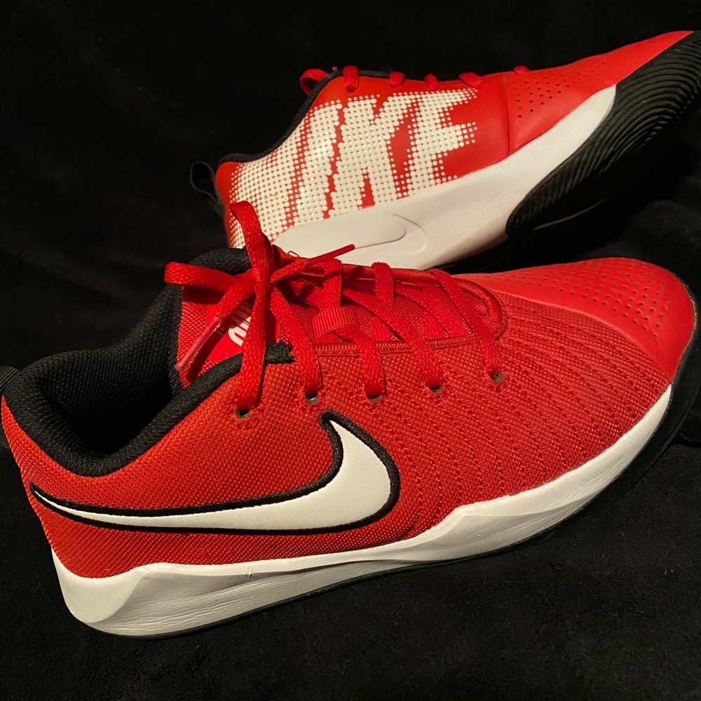 *PRICE  DROP* Nike - Team Hustle